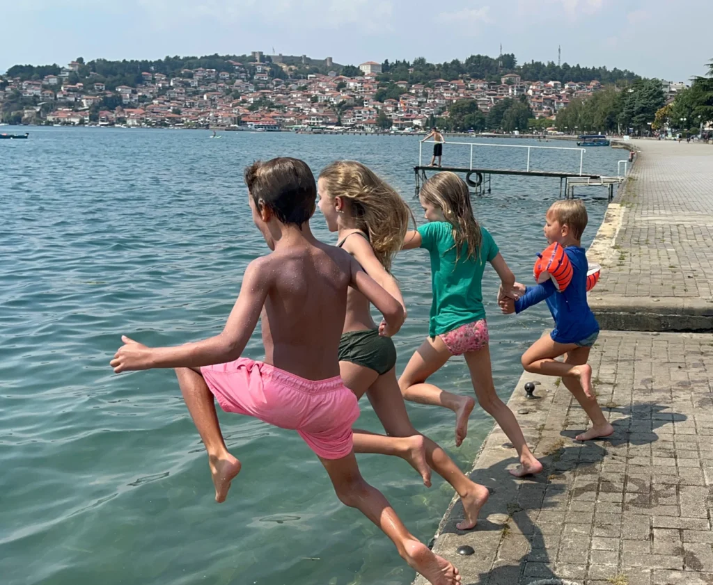 volkan kids juming into the lake volkan kids juming into the lake